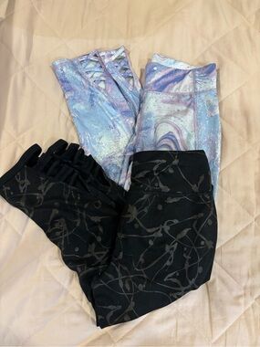 Lot of 2 athletic leggings - Girls Purple Marble & Black Patterned Leggings